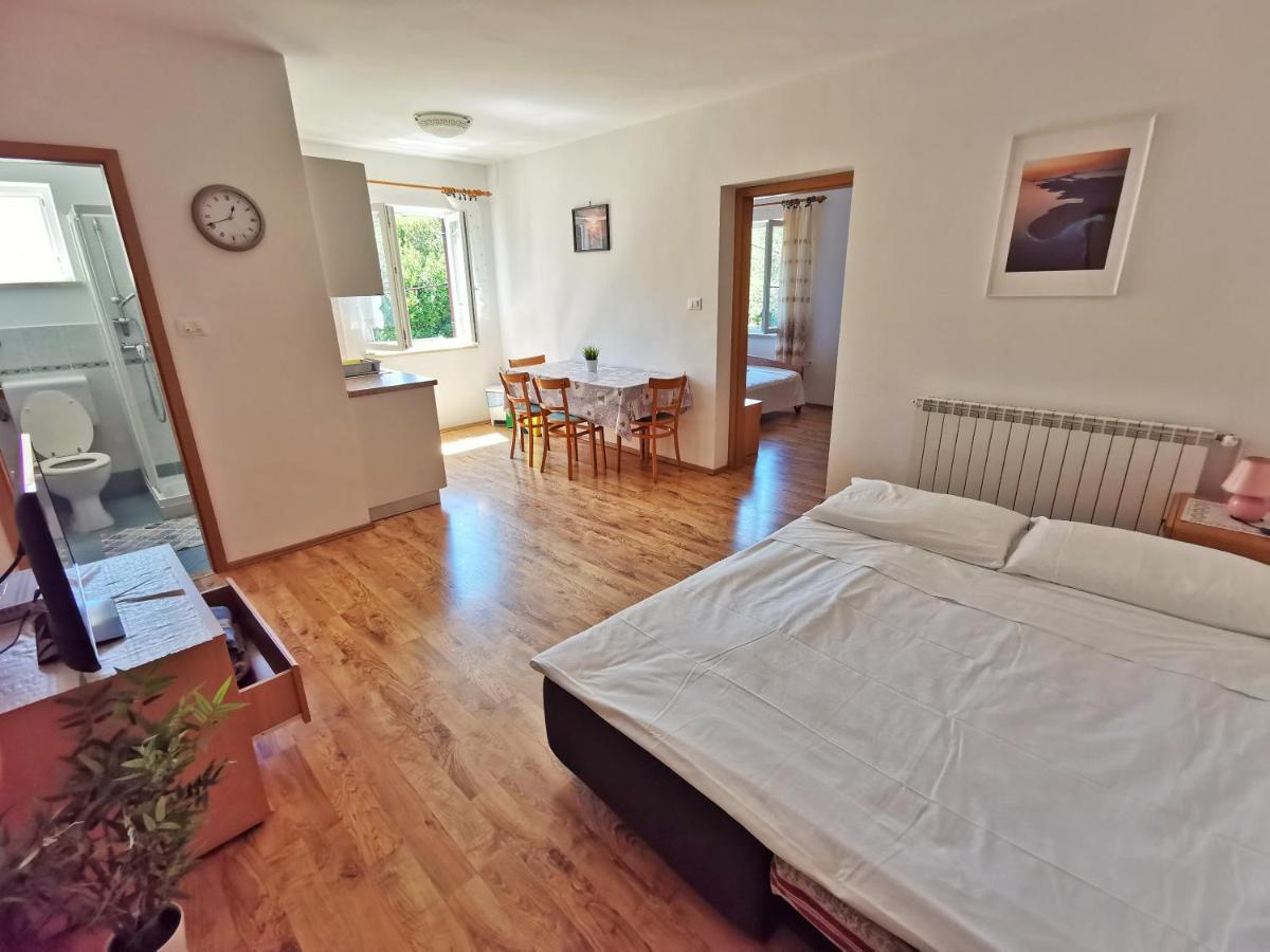 נזרין Apartments Sokolic מראה חיצוני תמונה