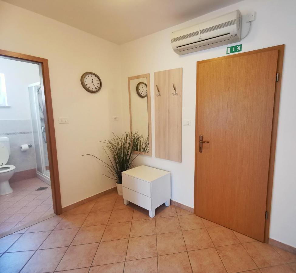 נזרין Apartments Sokolic מראה חיצוני תמונה